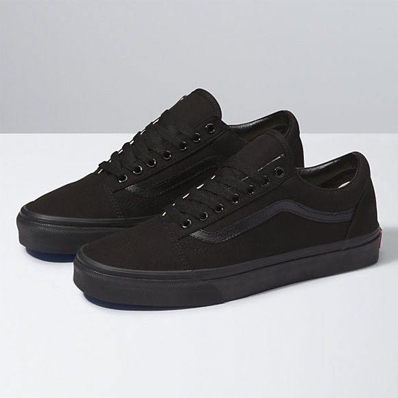 black canvas old skool vans